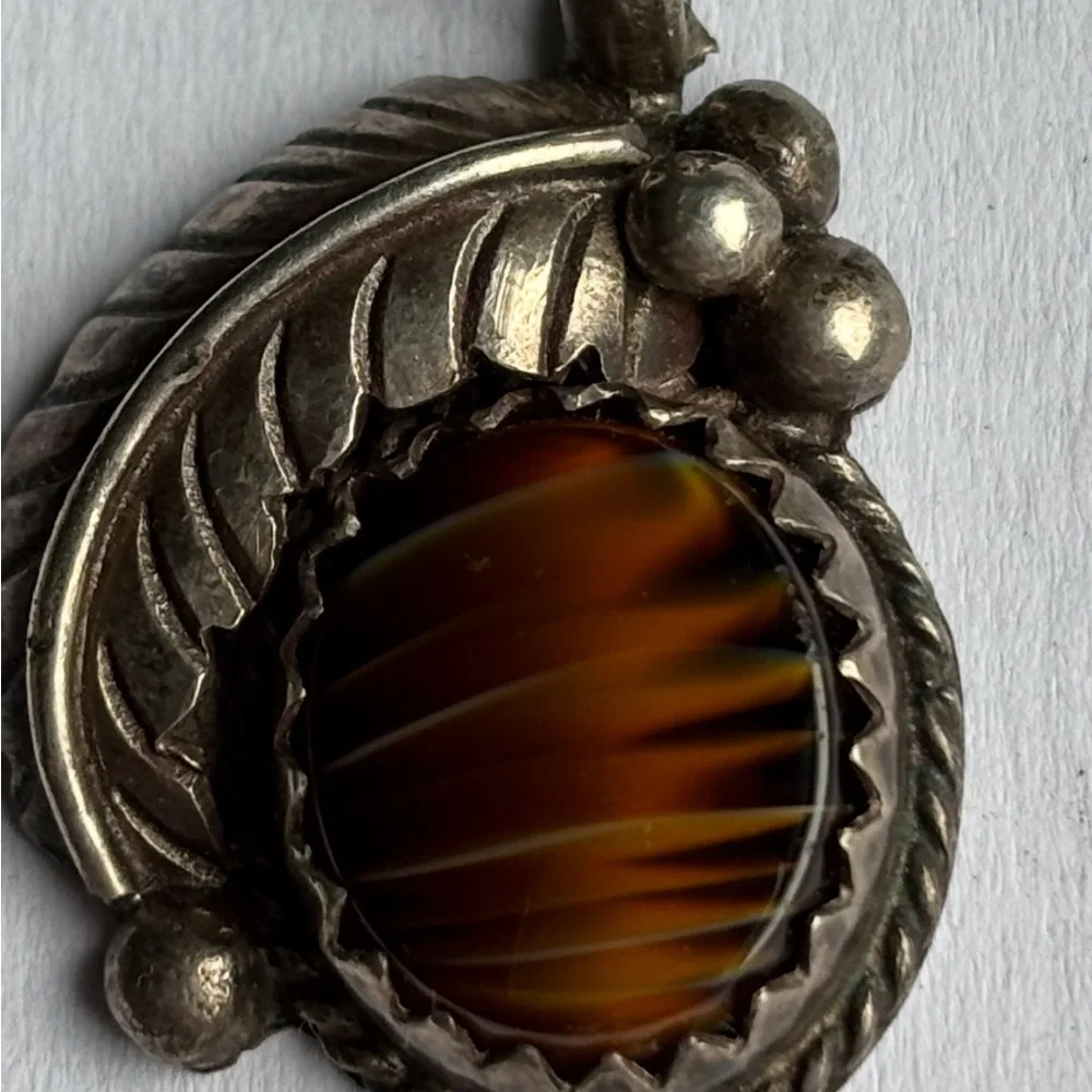 Vintage Navajo 925 Sterling Silver Banded Agate With Feather - Picture 2 of 5